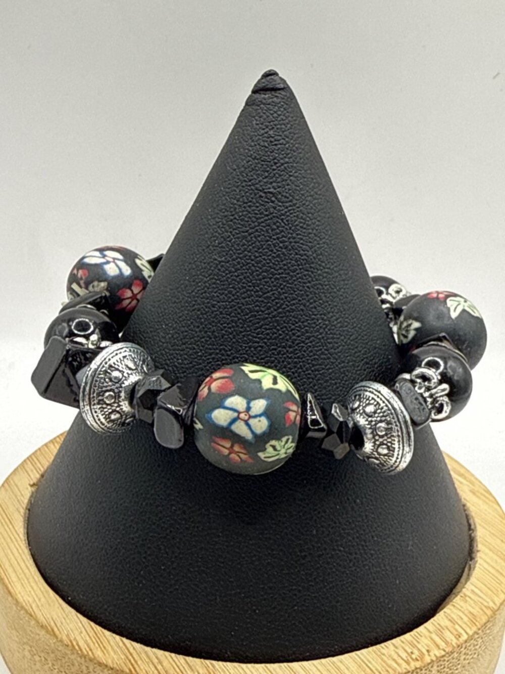 Vtg Boho Black Floral Round Bead Stretch Bracelet Silver Textured Accent